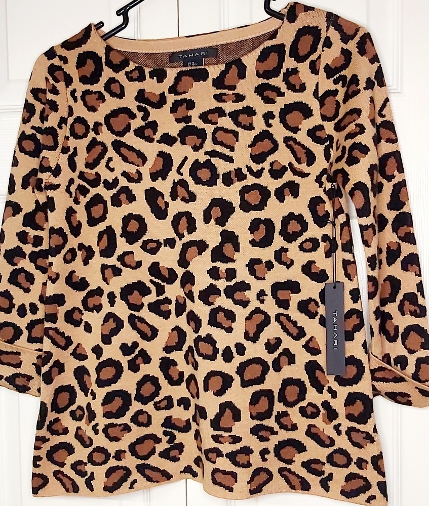 🐆Tahari Leopard Print Cuffed Sleeve Sweater 🐆